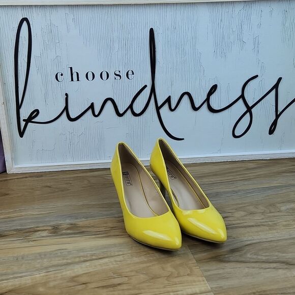 🩵NWOB Yellow Patent Classic Heels Size 8 - Picture 4 of 14